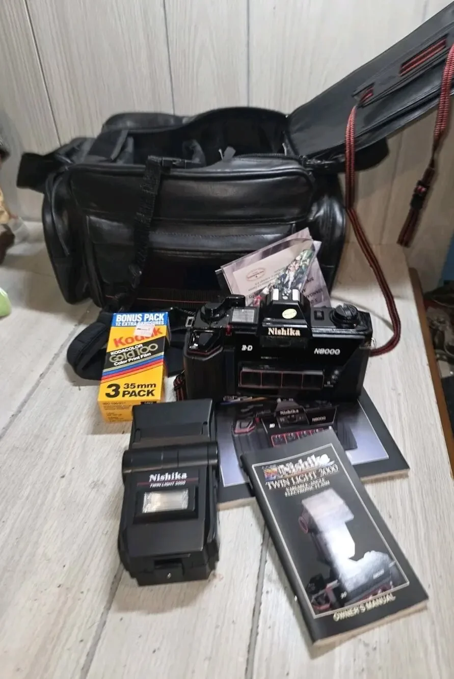 Nishika N8000 Camera 35mm Quadrascopic 3D Lenticular Flash Case Manual Kit